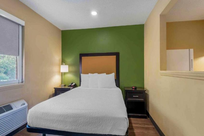 1 Queen Bed | Mob Acc Tub Ste Nsmk Sb Micfri - foto 23