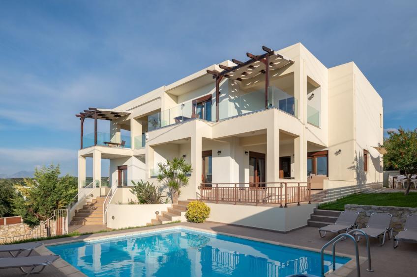 Ferienvilla "Rousa" mit Bergblick