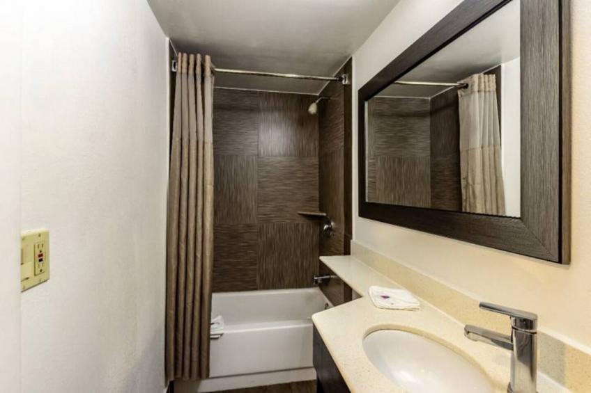 3 Full Beds  Non-Smoking - foto 3
