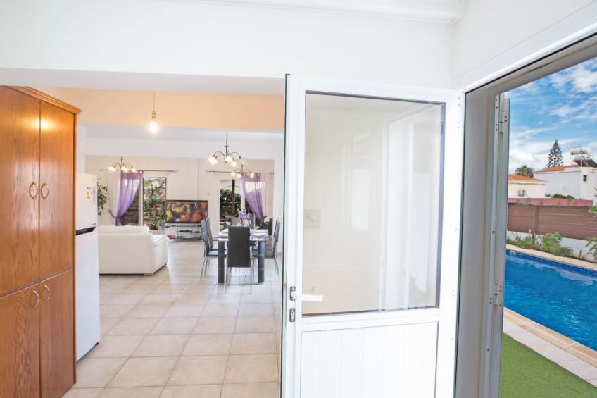 Geräumige Villa mit 3 Schlafzimmern und Pool in Protaras - foto 21