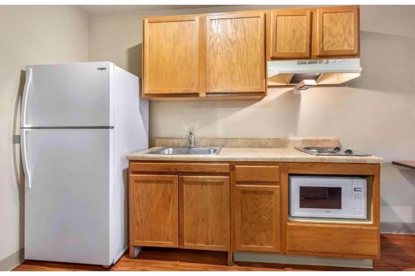 1 Full Bed | Non-Smoking, Kitchen - foto 10