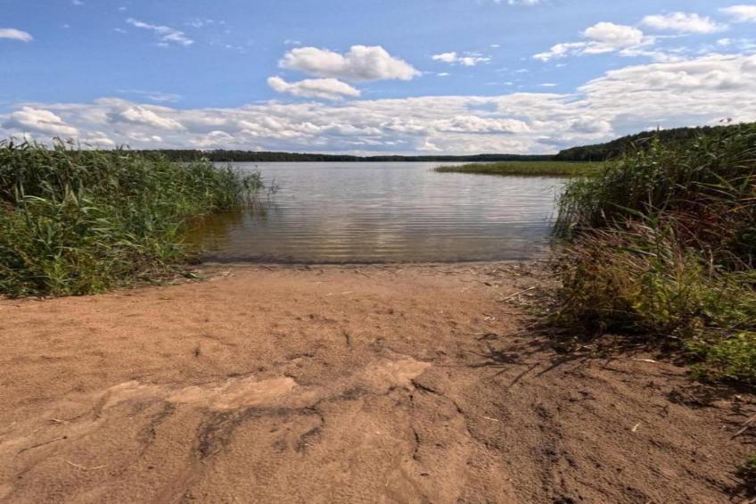 Drewniany dom nad jeziorem - foto 31