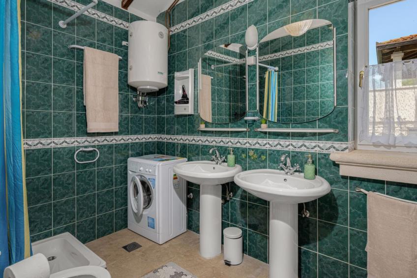 Gemütliches Ferienhaus in Ružići mit Offenem Kamin - foto 14