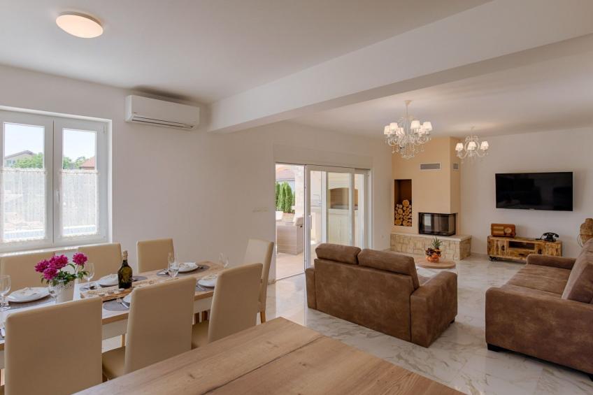 Haus in Pinezići mit privatem Pool - foto 27