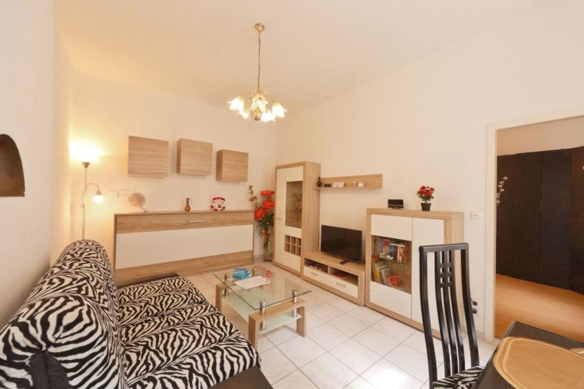 Wohnung in Fünfhaus mit Garten