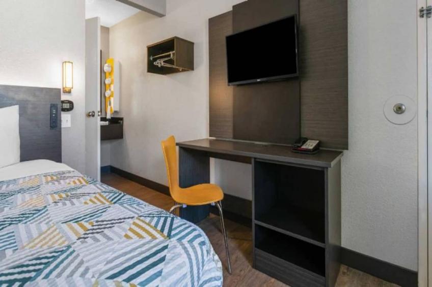 1 Queen Bed  Smoking - foto 7