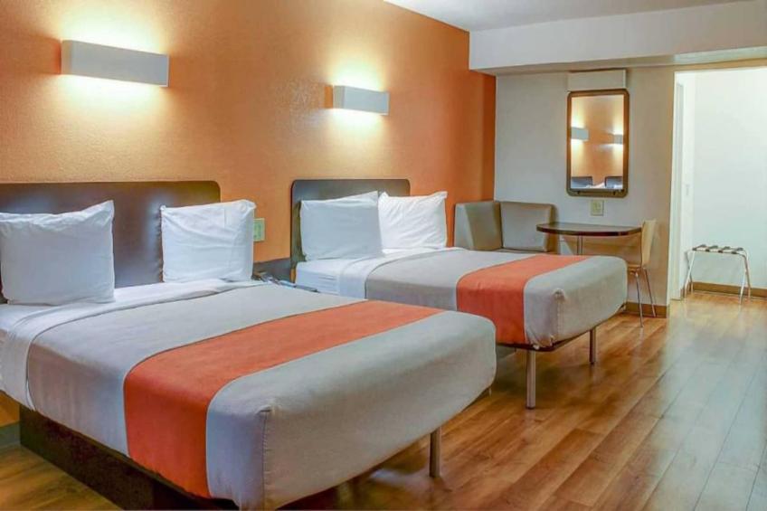 2 Queen Beds  Non-Smoking
