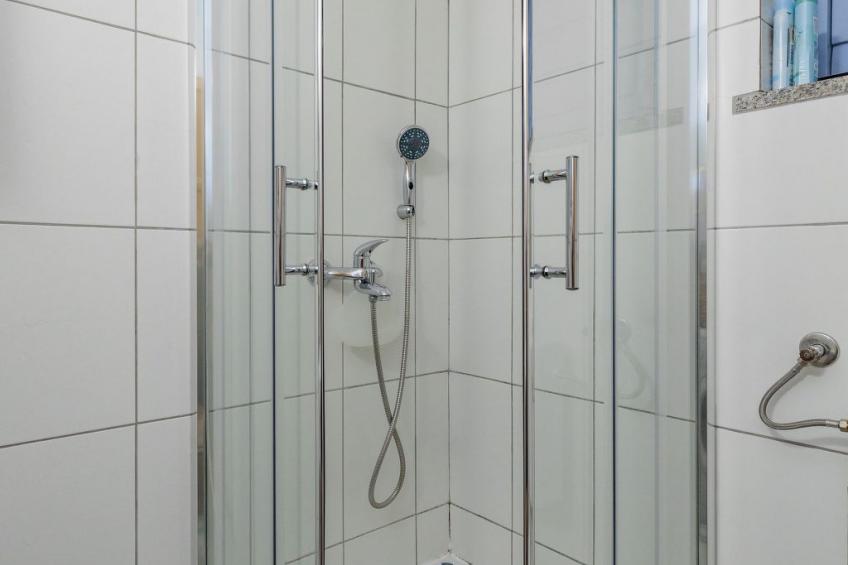 Traditionelles Steinhaus am Meer in Preko - foto 20