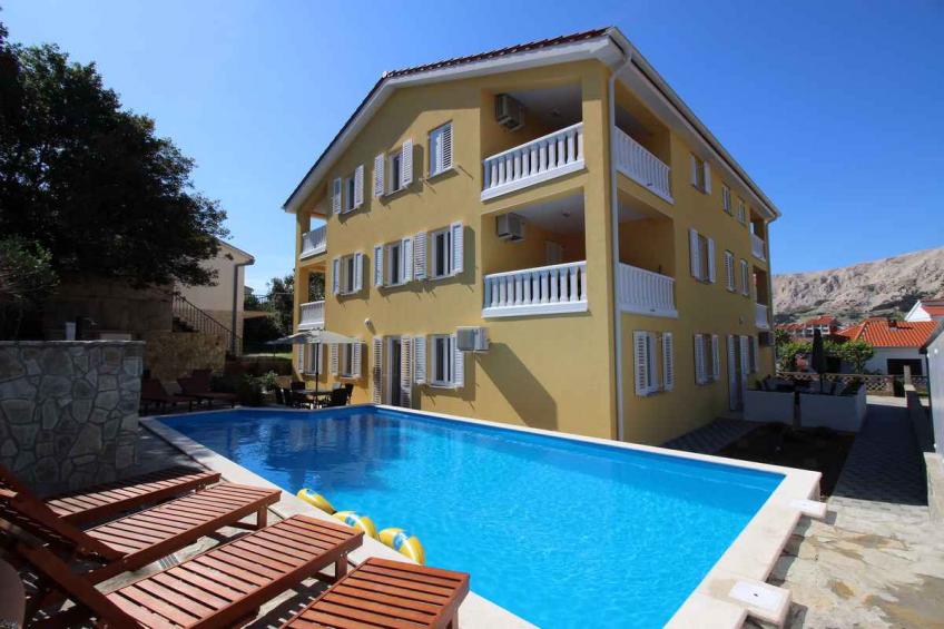 Holiday apartment with modern furniture and pool, free wi-fi, air conditioning and parking - BF-W6BB