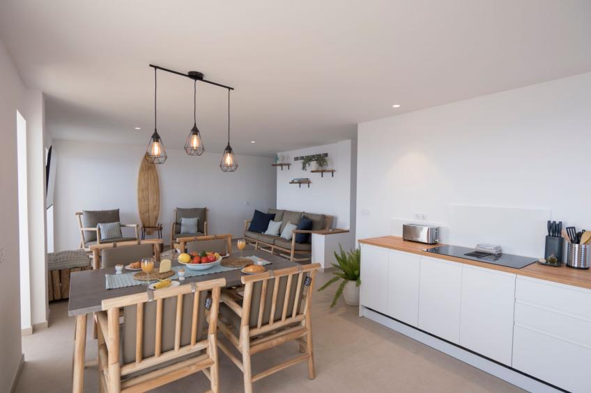 Helle Wohnung mit atemberaubender Aussicht auf das Meer und den Strand - foto 17