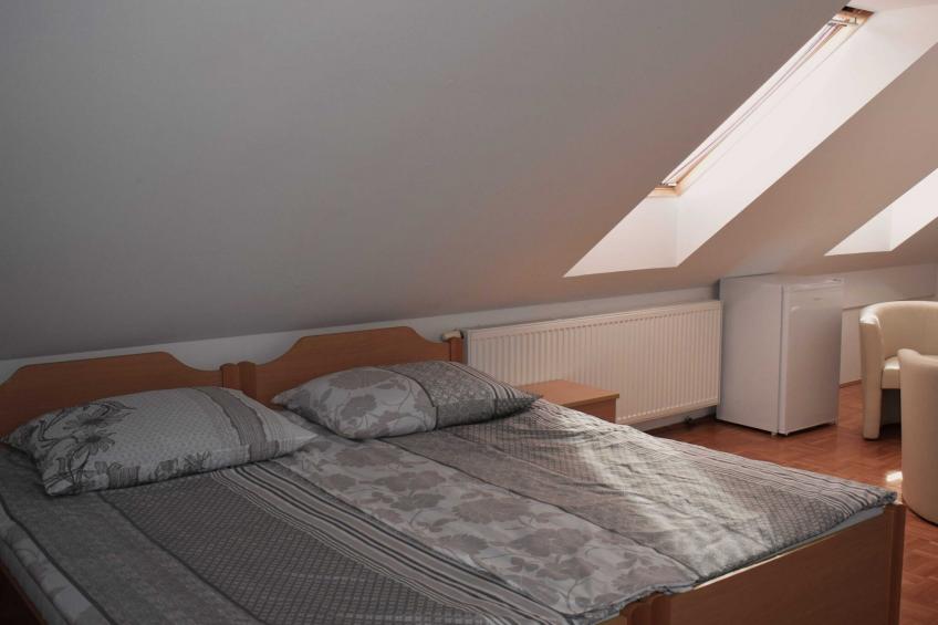 Zevnik Quiet Retreat with Stunning Views and Equestrian Activities - Triple Room with Private  Bathroom - foto 3