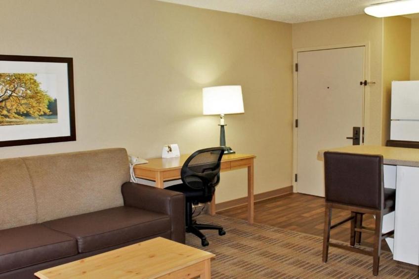 1 Queen Bed  Non-Smoking Kitchen - foto 24