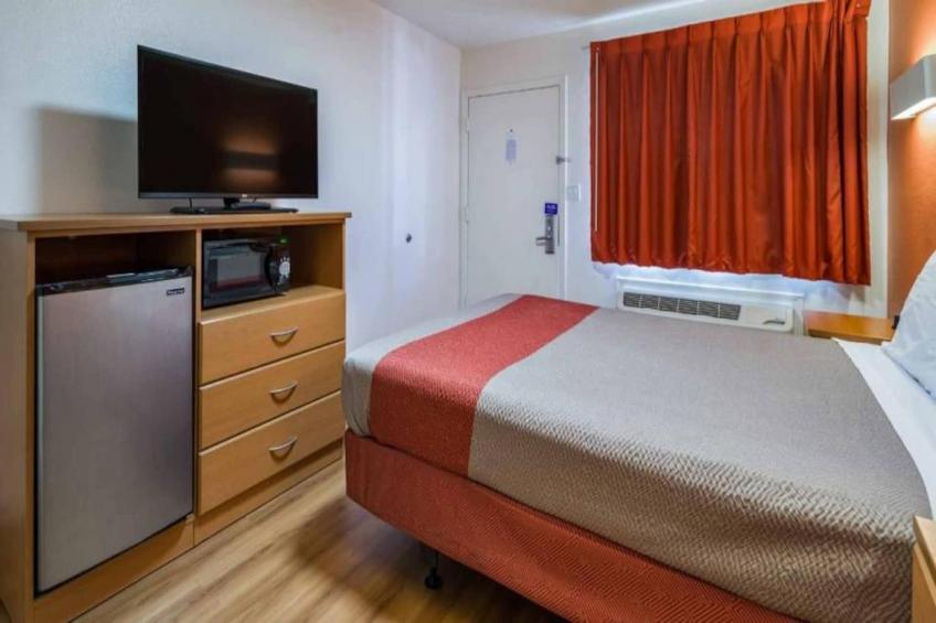1 Queen Bed  Non-Smoking - foto 10