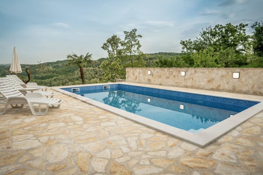 Wunderschön eingerichtete Villa mit Pool und Garten - foto 4