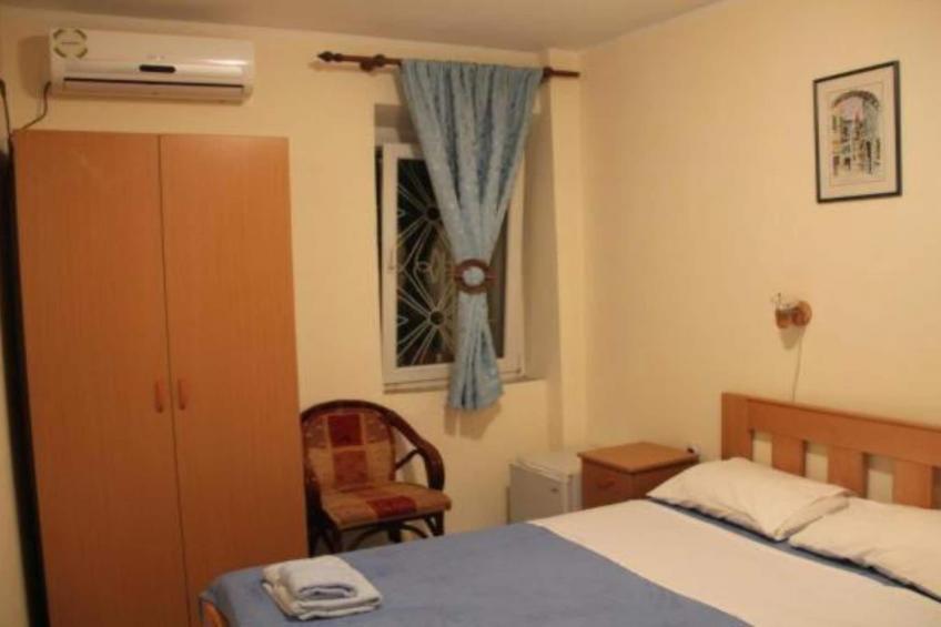 Quaint & Affordable Stay in Budva Traditional Stone House - Family Room 2 - foto 3