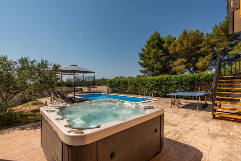 Holiday house Tina with jacuzzi and pool - foto 52