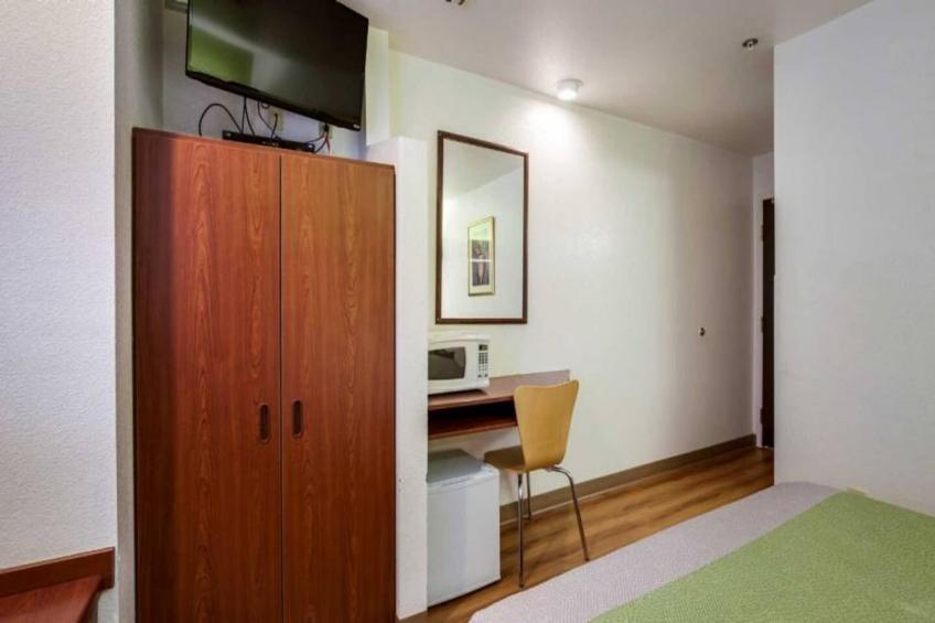 1 Queen Bed  Mob Acc Tub Ste Nsmk Sb Micfri - foto 9