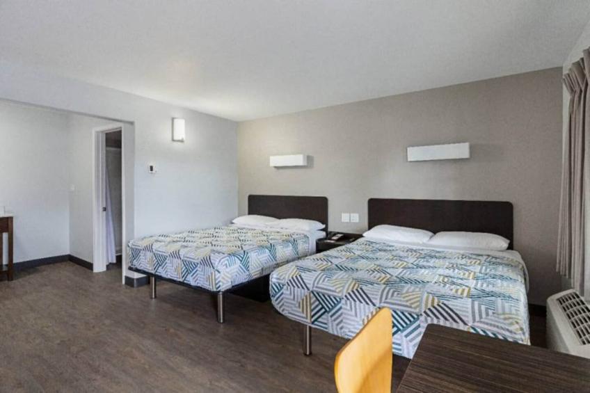 2 Queen Beds  Non-Smoking Micfridge - foto 6