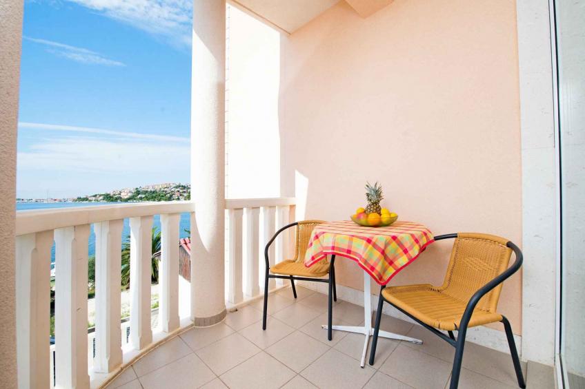 Vakantiewoning met balkon, zwembad en barbecue - VW-BCRHG - foto 2