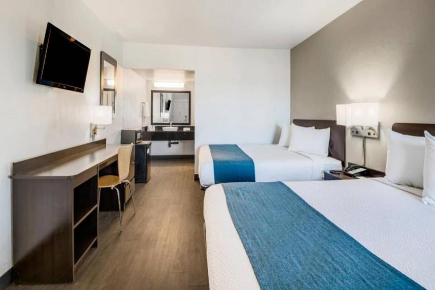 2 Queen Beds  Non-Smoking Mini Fridge - foto 8