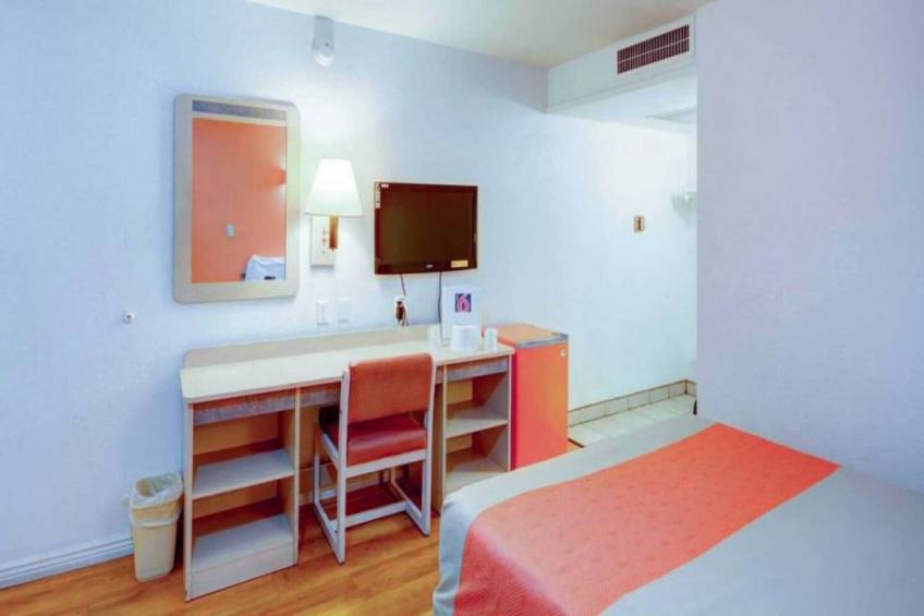 1 Queen Bed  Non-Smoking Micfridge - foto 17