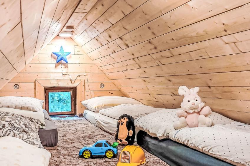 Roubenka u potoka - foto 6