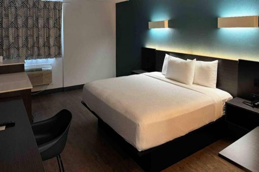 1 King Bed  Non-Smoking Micfridge - foto 8