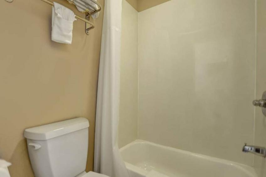 2 Queen Beds  Non-Smoking Micfridge - foto 20