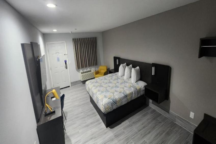 1 King Bed  Non-Smoking - foto 3