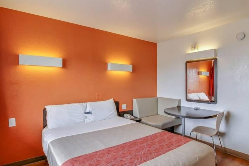 1 Full Bed  ADA/Tub - foto 10