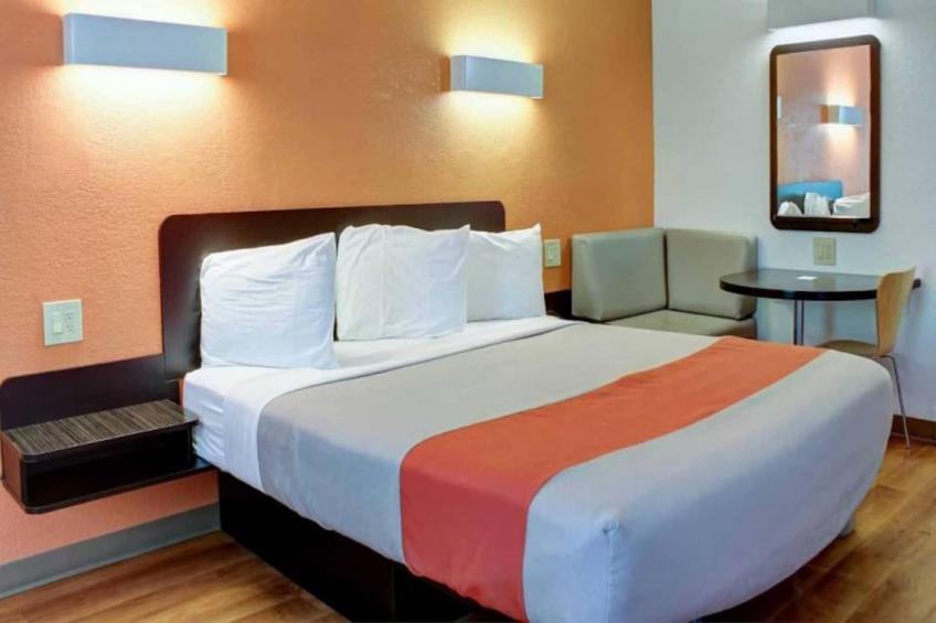 1 King Bed  Non-Smoking - foto 11