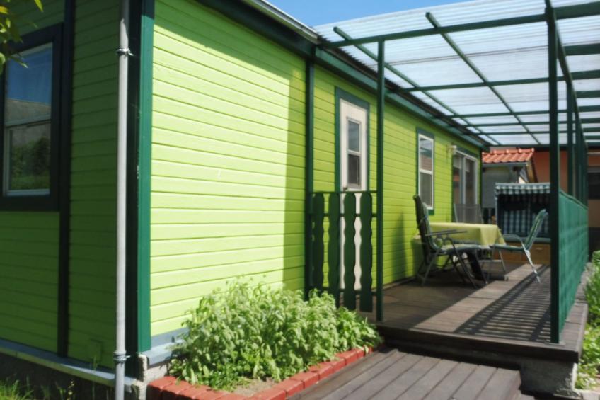 mit Blick auf das Wasser