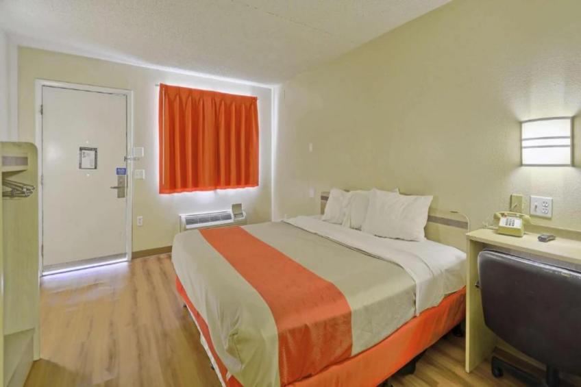 1 King Bed  Mobility Accessible Tub Nsmk - foto 7