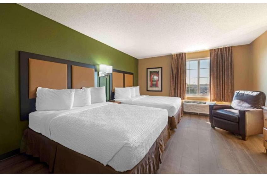 2 Queen Beds  Non-Smoking Kitchen - foto 2