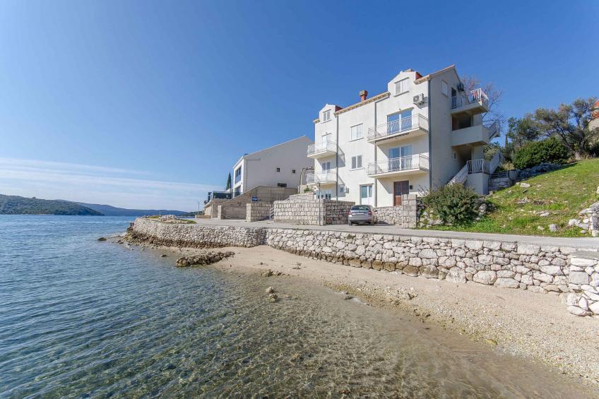 Appartement de vacances avec air conditionné et balcon, en bord de mer à Slano - BF-H8PNX