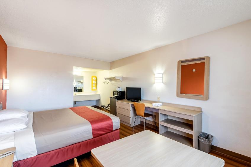 1 King Bed  Non-Smoking - foto 10