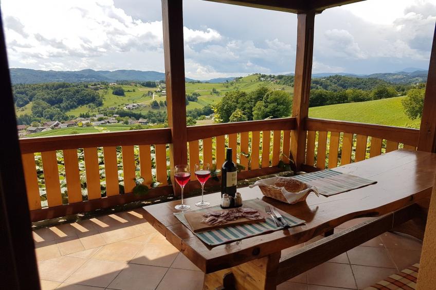 Vivid Hillside Country House with Hot-Tub and Sauna - Two Bedroom Country House - foto 34