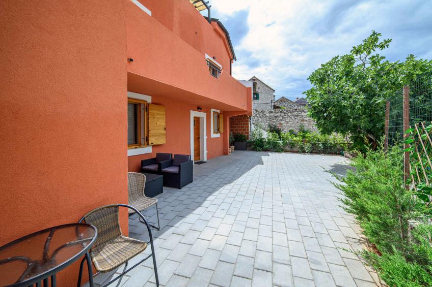 Holiday apartment with terrace and air conditioning - BF-5D3P9