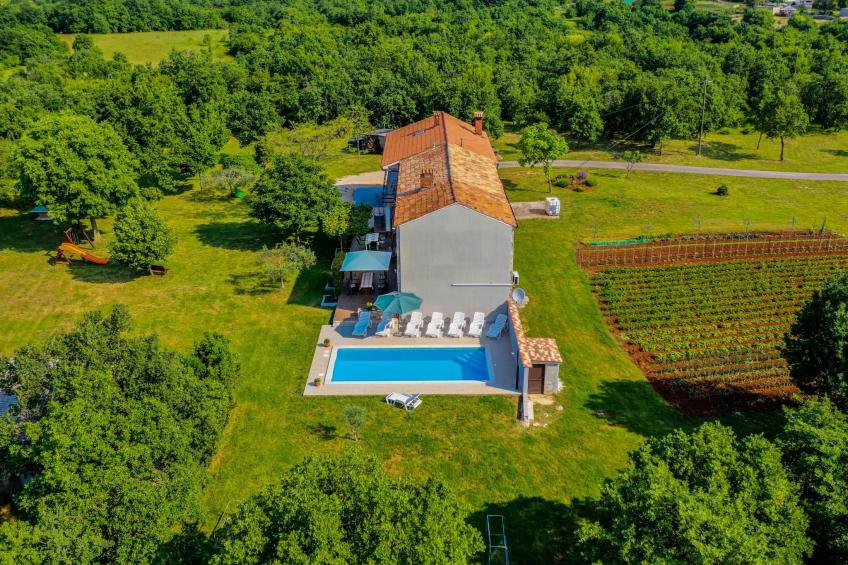 Schönes Haus mit großer grüner Umgebung, Pool - foto 49