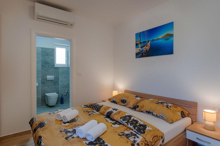 Haus in Pinezići mit privatem Pool - foto 37