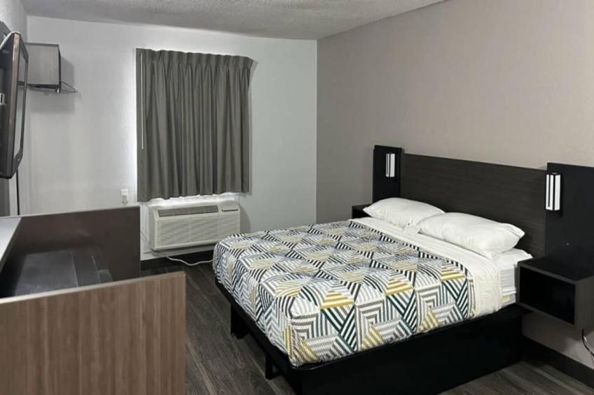 1 Queen Bed  Smoking - foto 5