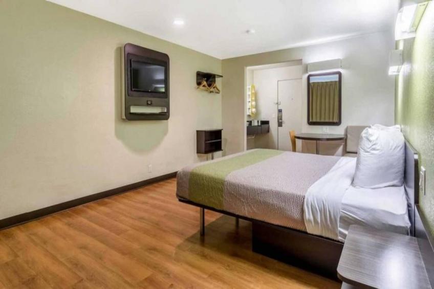 1 QUEEN BED  NON-SMOKING - foto 9
