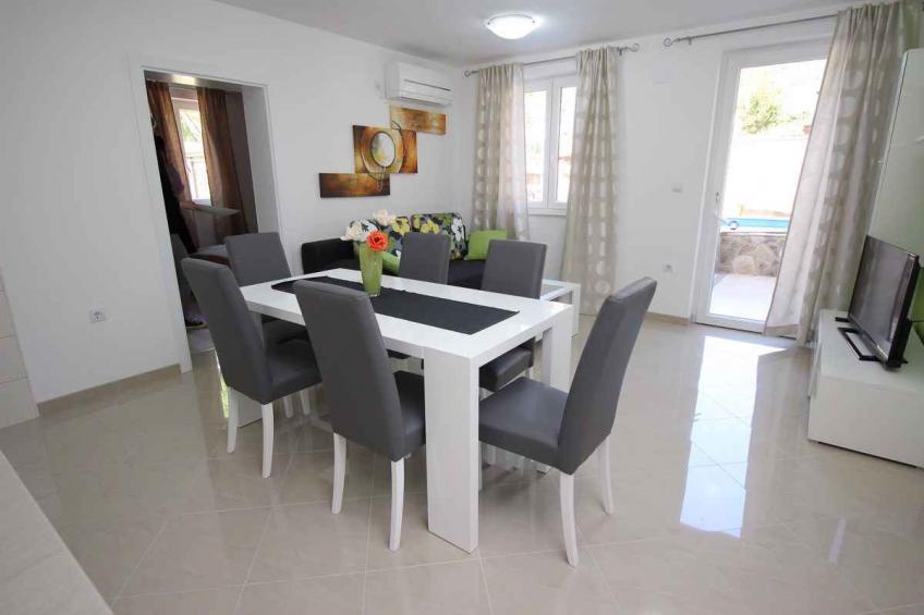 Holiday apartment with modern furniture and pool, free wi-fi, air conditioning and parking - BF-W6BB - foto 11