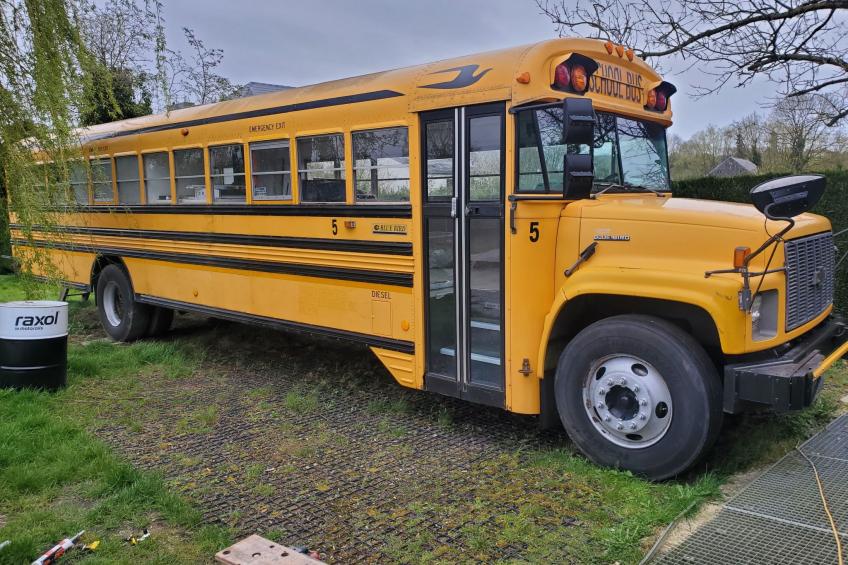 Ungewöhnliche Übernachtung in einem authentischen amerikanischen Schulbus