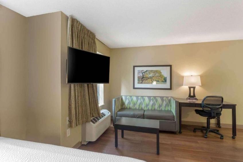 1 Queen Bed  Non-Smoking Kitchen - foto 34