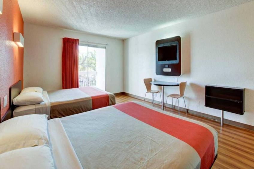 2 QUEEN BEDS - foto 4