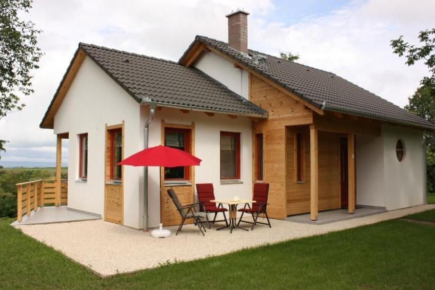 Haus mit großem Garten, Terrasse und Balkon - foto 2