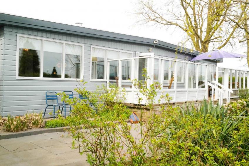 in Anjum mit Sauna, Garten und Terrasse