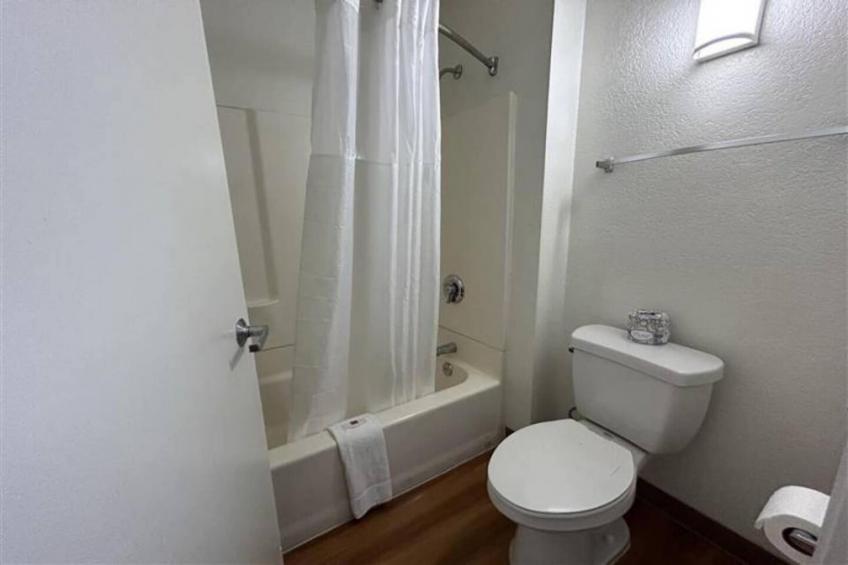 2 Queen Beds  Suite Non-Smoking Micfridge - foto 10