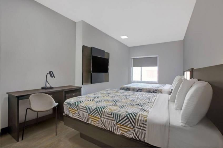 2 Queen Beds Nsmk Mini Fridge - foto 25